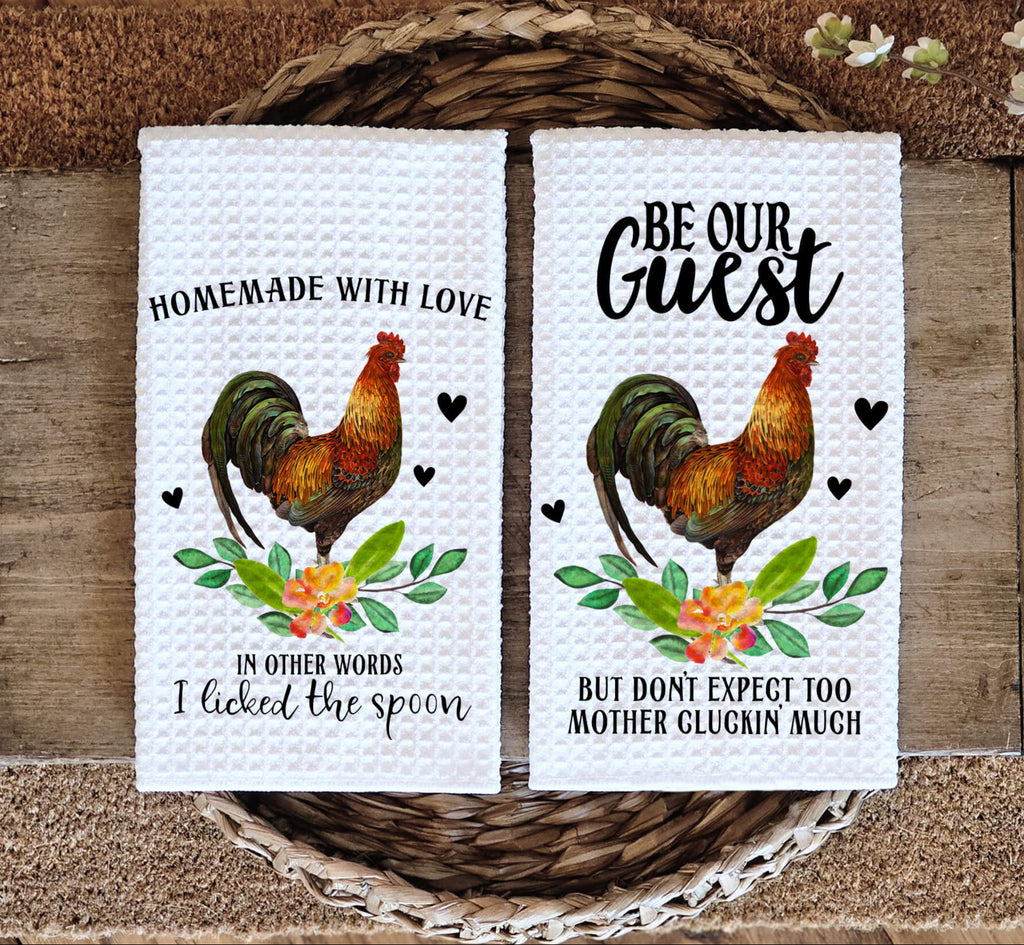 Rustic farmhouse kitchen towels featuring a vibrant rooster design with floral accents. Funny chicken-themed dish towels made from absorbent 16x24 inch microfiber perfect for farmhouse decor, country-style kitchens, and unique gifts for chicken lovers - Personalized Kreation