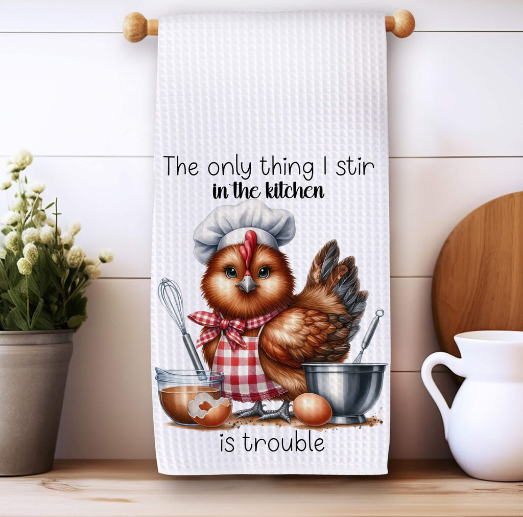 Funny farmhouse chicken kitchen towel featuring an adorable hen dressed as a chef, stirring up trouble in a rustic country kitchen. Perfect for farmhouse décor, cooking lovers, and chicken enthusiasts. Absorbent cotton dish towel for drying and cleaning - Personalized Kreation